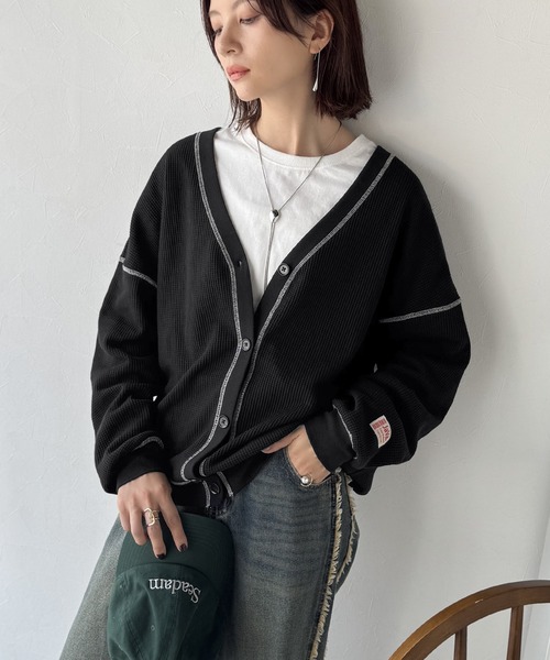 Java(ジャバ)の「《JaVaジャバコラボ》ラフで上品な大人のゆるカジュアル。配色ステッチVネックワッフルカーディガン(長袖)(カーディガン/ボレロ・レディース・モカ/アイボリー/ブラック/ネイビー/カーキ・X-LARGE/SMALL/MEDIUM/LARGE)」の15枚目の写真