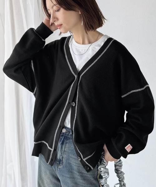 Java(ジャバ)の「《JaVaジャバコラボ》ラフで上品な大人のゆるカジュアル。配色ステッチVネックワッフルカーディガン(長袖)(カーディガン/ボレロ・レディース・モカ/アイボリー/ブラック/ネイビー/カーキ・X-LARGE/SMALL/MEDIUM/LARGE)」の16枚目の写真