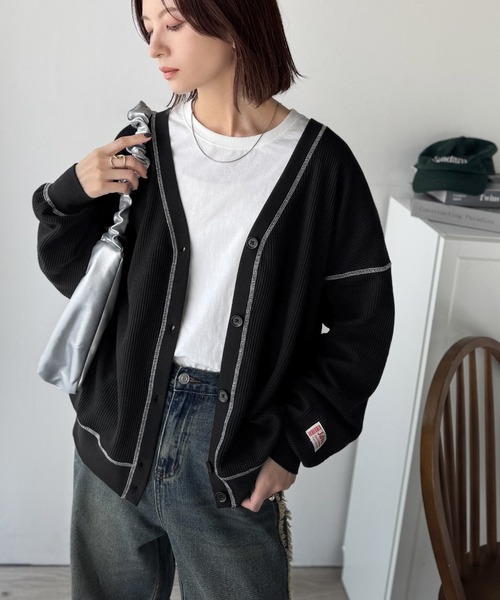Java(ジャバ)の「《JaVaジャバコラボ》ラフで上品な大人のゆるカジュアル。配色ステッチVネックワッフルカーディガン(長袖)(カーディガン/ボレロ・レディース・モカ/アイボリー/ブラック/ネイビー/カーキ・X-LARGE/SMALL/MEDIUM/LARGE)」の17枚目の写真