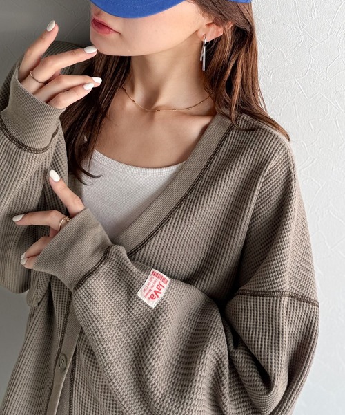 Java(ジャバ)の「《JaVaジャバコラボ》ラフで上品な大人のゆるカジュアル。配色ステッチVネックワッフルカーディガン(長袖)(カーディガン/ボレロ・レディース・モカ/アイボリー/ブラック/ネイビー/カーキ・X-LARGE/SMALL/MEDIUM/LARGE)」の19枚目の写真