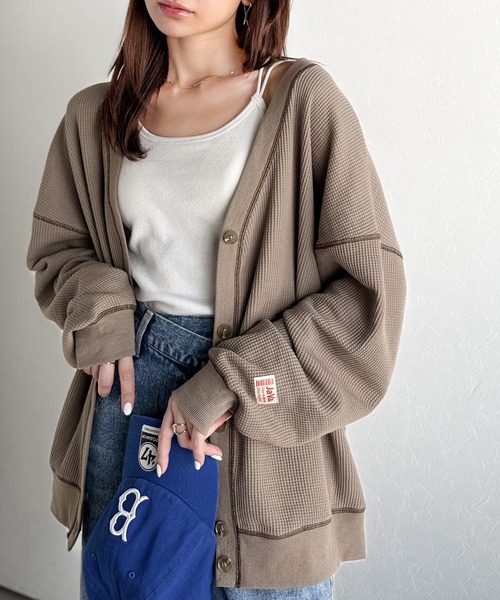 Java(ジャバ)の「《JaVaジャバコラボ》ラフで上品な大人のゆるカジュアル。配色ステッチVネックワッフルカーディガン(長袖)(カーディガン/ボレロ・レディース・モカ/アイボリー/ブラック/ネイビー/カーキ・X-LARGE/SMALL/MEDIUM/LARGE)」の20枚目の写真