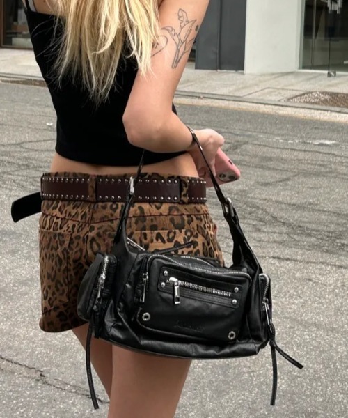 BLACKPURPLE(ブラックパープル)の「【日本未発売/WEB限定】BLACK PURPLE(ブラックパープル)/3WAY 軽量 ショルダー トート クロスバッグ/Marco Bag(ショルダーバッグ・レディース・ベージュ/ブラウン/ピンク/ブラック/グレー・FREE)」の6枚目の写真