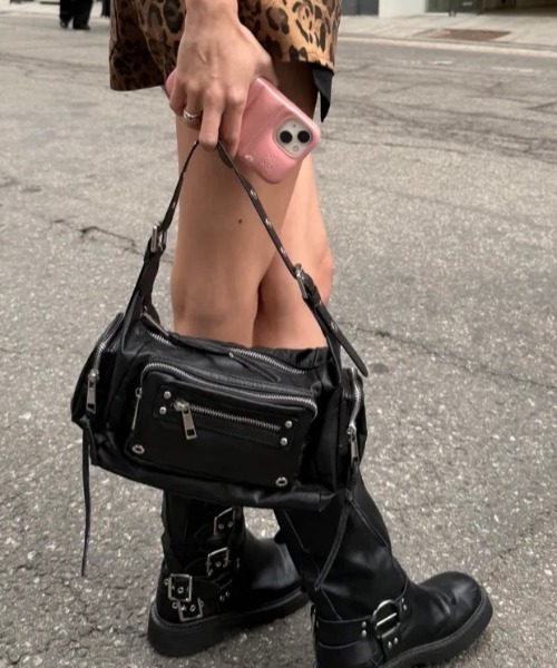 BLACKPURPLE(ブラックパープル)の「【日本未発売/WEB限定】BLACK PURPLE(ブラックパープル)/3WAY 軽量 ショルダー トート クロスバッグ/Marco Bag(ショルダーバッグ・レディース・ベージュ/ブラウン/ピンク/ブラック/グレー・FREE)」の7枚目の写真