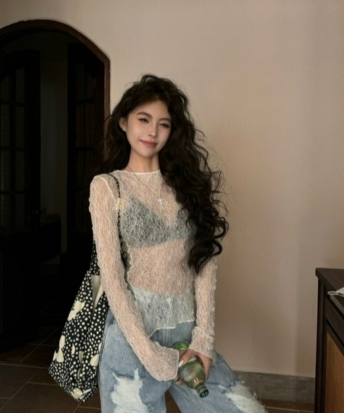 gossip！ロサンゼルス（ゴシップロサンゼルス）の「【Y2Kガーリー】レトロレース透け感長袖クルーネックTシャツ（シャツ/ブラウス・レディース・オフホワイト/ブラウン/ブラック・FREE）」の8枚目の写真