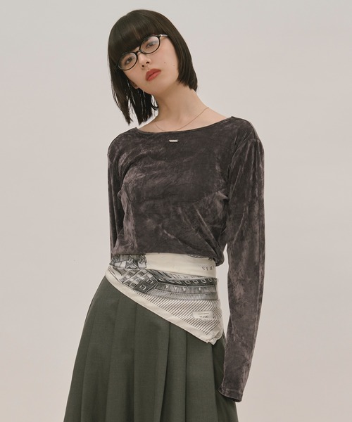 loin nuit（ロワンニュイ）の「velours long sleeve tops / ベロアロングスリーブトップス（Tシャツ/カットソー・レディース・グレー/アイボリー/ピンク/ブラック/ボルドー/ブラウン・FREE）」の8枚目の写真