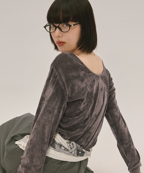 loin nuit（ロワンニュイ）の「velours long sleeve tops / ベロアロングスリーブトップス（Tシャツ/カットソー・レディース・グレー/アイボリー/ピンク/ブラック/ボルドー/ブラウン・FREE）」の13枚目の写真