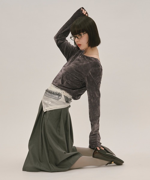 loin nuit（ロワンニュイ）の「velours long sleeve tops / ベロアロングスリーブトップス（Tシャツ/カットソー・レディース・グレー/アイボリー/ピンク/ブラック/ボルドー/ブラウン・FREE）」の15枚目の写真