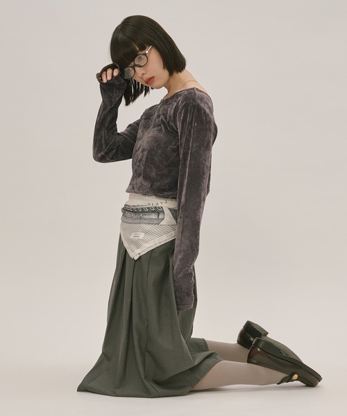 loin nuit（ロワンニュイ）の「velours long sleeve tops / ベロアロングスリーブトップス（Tシャツ/カットソー・レディース・グレー/アイボリー/ピンク/ブラック/ボルドー/ブラウン・FREE）」の14枚目の写真