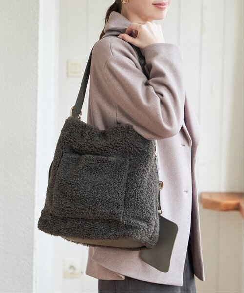 ikka（イッカ）の「プードルエコファーショルダーバッグ（ショルダーバッグ・レディース・ダークグレー/ベージュ・FREE）」の2枚目の写真
