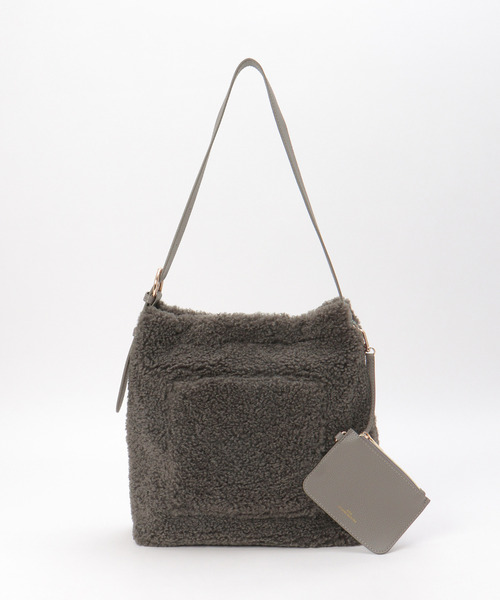 ikka（イッカ）の「プードルエコファーショルダーバッグ（ショルダーバッグ・レディース・ダークグレー/ベージュ・FREE）」の12枚目の写真