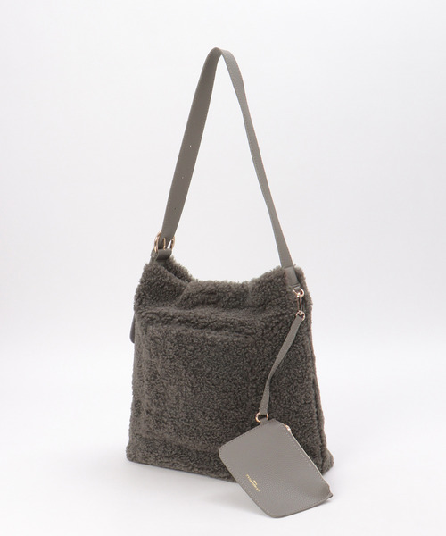 ikka（イッカ）の「プードルエコファーショルダーバッグ（ショルダーバッグ・レディース・ダークグレー/ベージュ・FREE）」の14枚目の写真