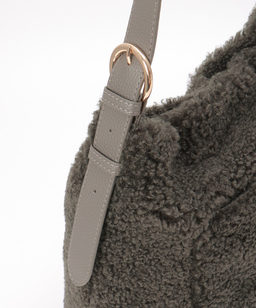 ikka（イッカ）の「プードルエコファーショルダーバッグ（ショルダーバッグ・レディース・ダークグレー/ベージュ・FREE）」の16枚目の写真