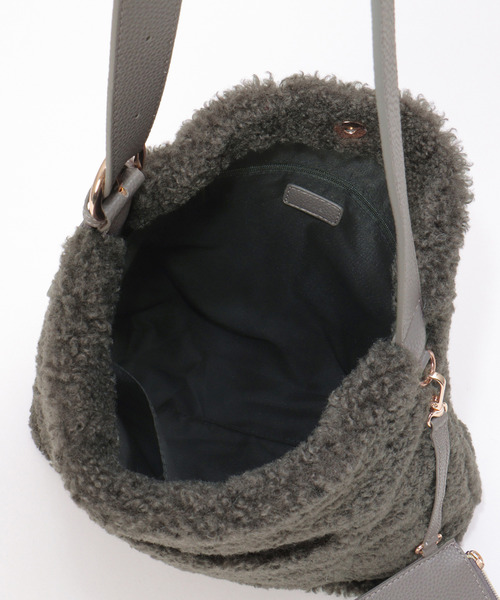 ikka（イッカ）の「プードルエコファーショルダーバッグ（ショルダーバッグ・レディース・ダークグレー/ベージュ・FREE）」の19枚目の写真