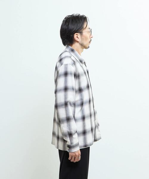 MEN'S MELROSE（メンズメルローズ）の「オンブレチェックオープンカラーシャツ（シャツ/ブラウス・メンズ・ライトグレー/レッド・2/4/3）」の6枚目の写真