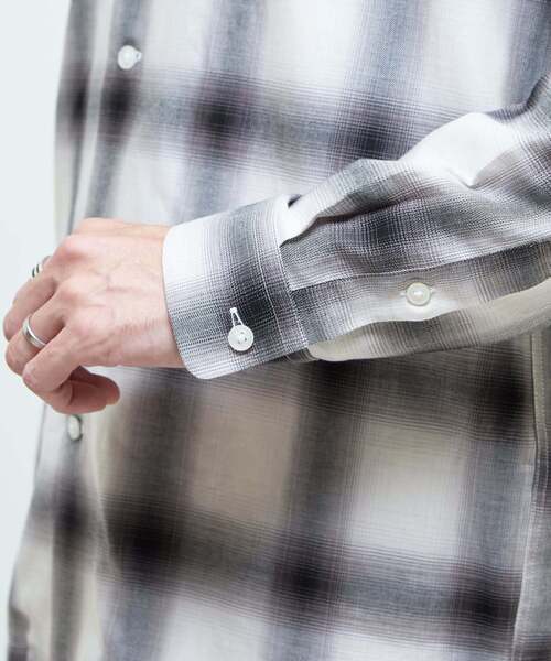 MEN'S MELROSE（メンズメルローズ）の「オンブレチェックオープンカラーシャツ（シャツ/ブラウス・メンズ・ライトグレー/レッド・2/4/3）」の8枚目の写真