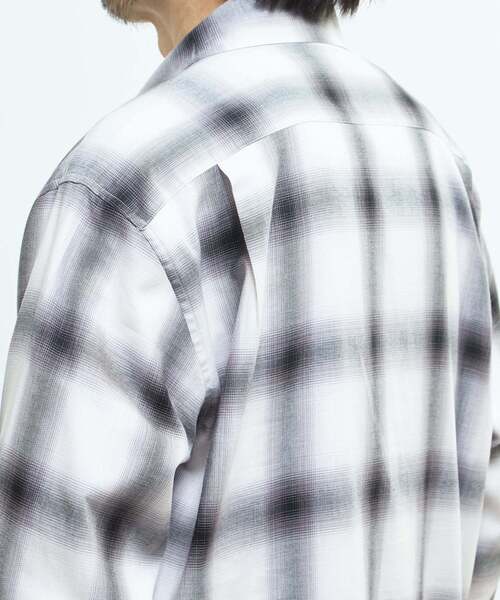 MEN'S MELROSE（メンズメルローズ）の「オンブレチェックオープンカラーシャツ（シャツ/ブラウス・メンズ・ライトグレー/レッド・2/4/3）」の11枚目の写真