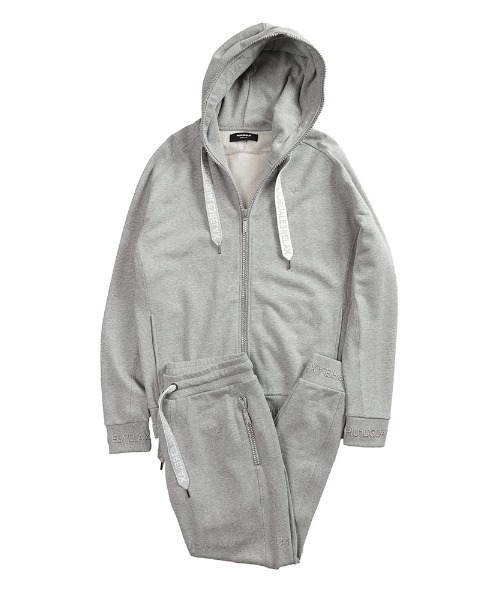 1PIU1UGUALE3 RELAX (ウノ ピュ ウノ ウグァーレ トレ リラックス