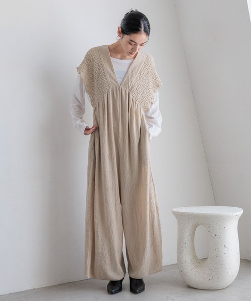 LOWRYS FARM（ローリーズファーム）の「シャーリングベロアサロペ　593383（サロペット/オーバーオール・レディース・アイボリー/ブラック/チャコールグレー/ブラウン・SMALL/MEDIUM/LARGE）」の6枚目の写真