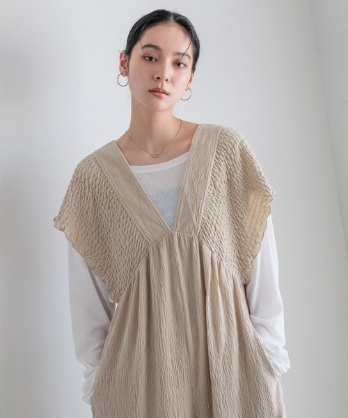 LOWRYS FARM（ローリーズファーム）の「シャーリングベロアサロペ　593383（サロペット/オーバーオール・レディース・アイボリー/ブラック/チャコールグレー/ブラウン・SMALL/MEDIUM/LARGE）」の8枚目の写真