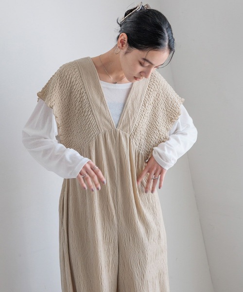 LOWRYS FARM（ローリーズファーム）の「シャーリングベロアサロペ　593383（サロペット/オーバーオール・レディース・アイボリー/ブラック/チャコールグレー/ブラウン・SMALL/MEDIUM/LARGE）」の9枚目の写真