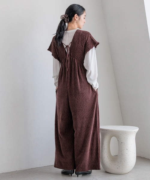 LOWRYS FARM（ローリーズファーム）の「シャーリングベロアサロペ　593383（サロペット/オーバーオール・レディース・アイボリー/ブラック/チャコールグレー/ブラウン・SMALL/MEDIUM/LARGE）」の13枚目の写真