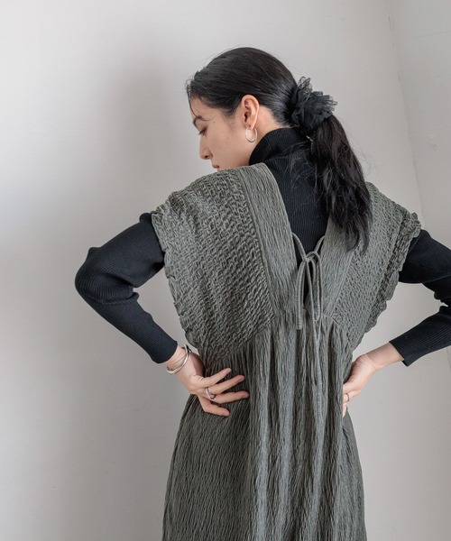 LOWRYS FARM（ローリーズファーム）の「シャーリングベロアサロペ　593383（サロペット/オーバーオール・レディース・アイボリー/ブラック/チャコールグレー/ブラウン・SMALL/MEDIUM/LARGE）」の21枚目の写真