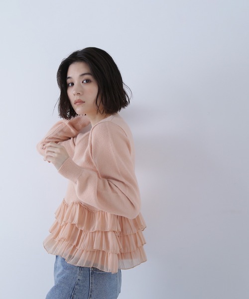 NATURAL BEAUTY BASIC（ナチュラルビューティーベーシック）の「◇ヘムフリルドッキングニット（ニット/セーター・レディース・ブラック/ベージュ/オフホワイト・FREE）」の3枚目の写真