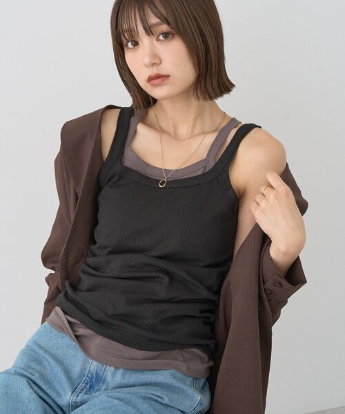 earth music&ecology（アースミュージックアンドエコロジー）の「配色レイヤードタンクトップ（タンクトップ・レディース・ブラウン/グレイッシュベージュ/ブラック・FREE）」の2枚目の写真