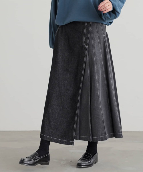 n'OrLABEL（ノアールレーベル）の「『配色アシメプリーツデニムスカート』（デニムスカート・レディース・ブルー/ブラック・1/2）」の2枚目の写真