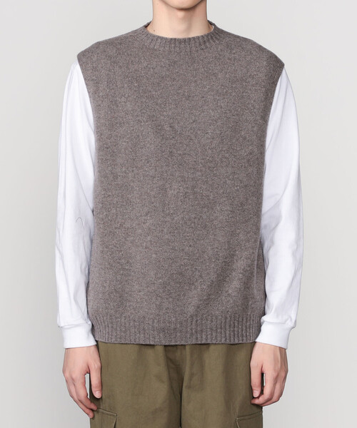 Morris & Sons(モリスアンドサンズ)の「MORRIS & SONS | ジーロンラム クルーネックベスト MEN(ベスト・メンズ・ブラック/ブラウン系その他/オートミール・3/2)」の5枚目の写真