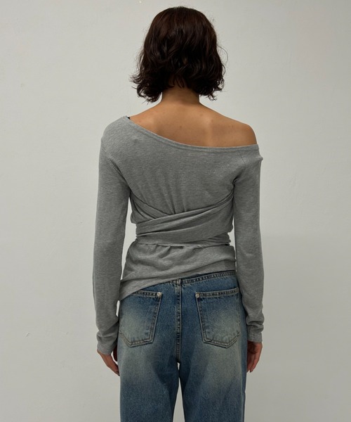 Geeong(ジーオン)の「【ZOZO限定】リボンタイ オフショルダー ラップ トップス(Tシャツ/カットソー・レディース・ホワイト/グレー・FREE)」の16枚目の写真