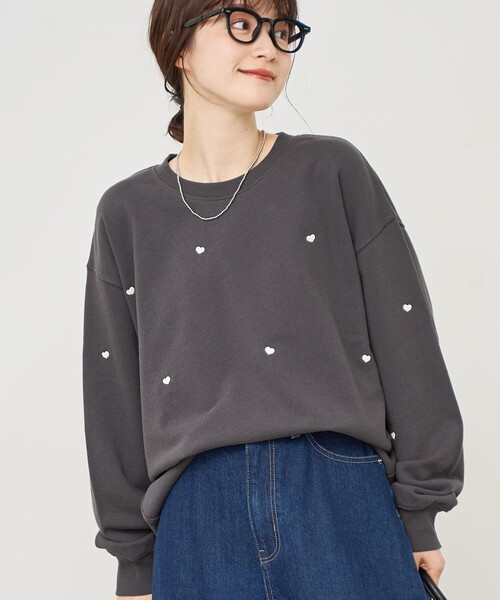 coen（コーエン）の「ハート刺繍裏毛スウェットプルオーバー（スウェット・レディース・オレンジ/ダークグレー/ナチュラル/オフホワイト・FREE）」の3枚目の写真