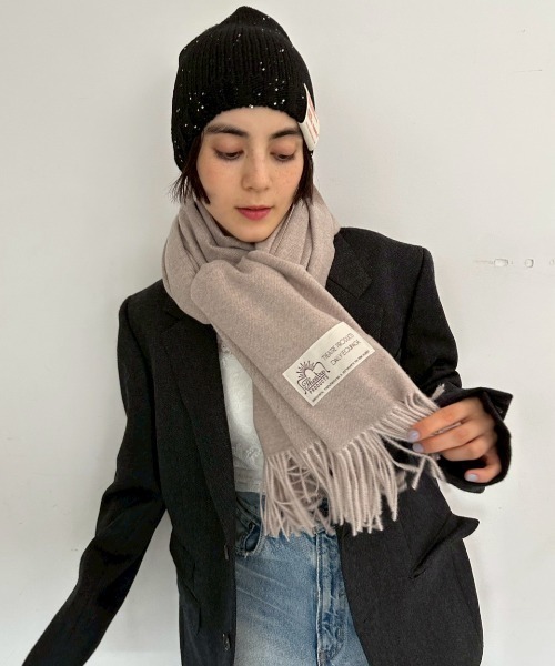 THEATRE PRODUCTS(シアタープロダクツ)の「THEATRE PRODUCTS シンボルマークタグストール(ストール/ショール・レディース・ブラック/サックスブルー/グレイッシュベージュ・FREE)」の2枚目の写真