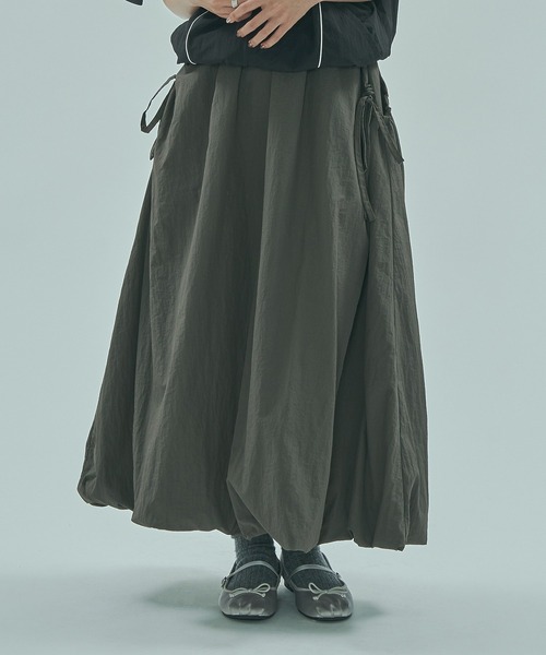 ROSE BUD(ローズバッド)の「BALLOON SKIRT(スカート・レディース・ホワイト/チャコールグレー・ONE SIZE)」の2枚目の写真