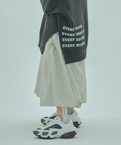 ROSE BUD(ローズバッド)の「BALLOON SKIRT(スカート・レディース・ホワイト/チャコールグレー・ONE SIZE)」の4枚目の写真