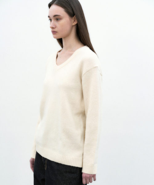 NICK&NICOLE（ニックアンドニコール）の「[ESSENTIAL] CLASSICAL SOFT V SWEATER_CREAM（ニット/セーター・レディース・その他・FREE）」の3枚目の写真