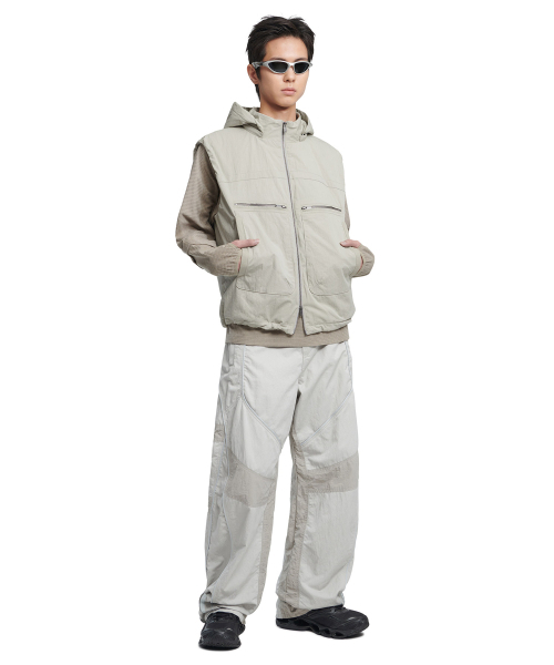 NOMANUAL(NOMANUAL)の「DETACHABLE HOODED VEST - SAND GRAY(ダウンベスト・レディース・その他・SMALL/MEDIUM/LARGE)」の3枚目の写真