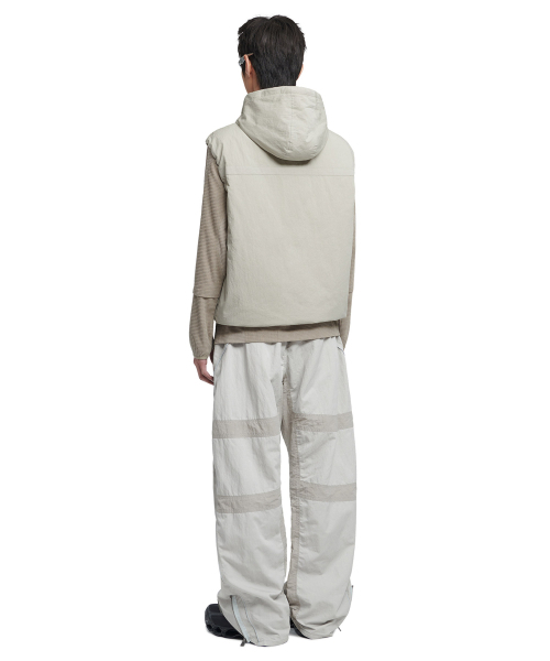 NOMANUAL(NOMANUAL)の「DETACHABLE HOODED VEST - SAND GRAY(ダウンベスト・レディース・その他・SMALL/MEDIUM/LARGE)」の4枚目の写真