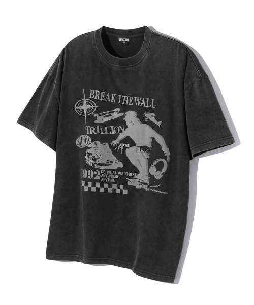 TRILLION(トリリオン)の「スケートボード ピグメント グラフィック 半袖 Tシャツ (CHARCOAL)(Tシャツ/カットソー・レディース・その他・MEDIUM/LARGE/X-LARGE)」の1枚目の写真