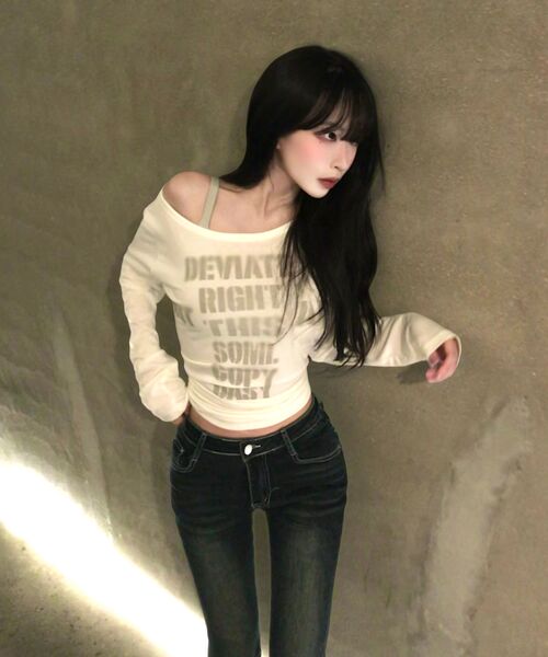 5OML(オーオーエムエル)の「ブラー レタリング ルーズフィット ロングスリーブ (アイボリー)(Tシャツ/カットソー・レディース・アイボリー・FREE)」の7枚目の写真