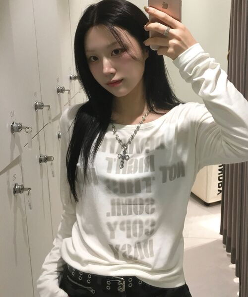 5OML(オーオーエムエル)の「ブラー レタリング ルーズフィット ロングスリーブ (アイボリー)(Tシャツ/カットソー・レディース・アイボリー・FREE)」の9枚目の写真
