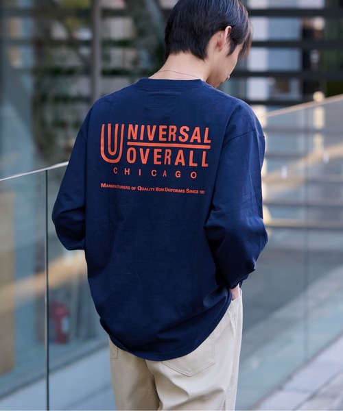UNIVERSAL OVERALL(ユニバーサルオーバーオール)の「【別注】UNIVERSAL OVERALL/ユニバーサルオーバーオール サイドスリットルーズシルエットビッグロゴロンT(Tシャツ/カットソー・メンズ・ネイビー/ブラック/サックスブルー/オートミール/ホワイト・M/S/XL/L)」の5枚目の写真