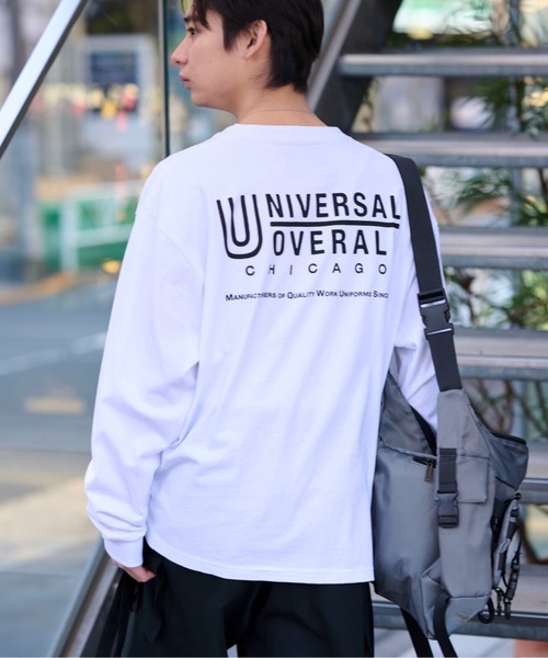 UNIVERSAL OVERALL(ユニバーサルオーバーオール)の「【別注】UNIVERSAL OVERALL/ユニバーサルオーバーオール サイドスリットルーズシルエットビッグロゴロンT(Tシャツ/カットソー・メンズ・ネイビー/ブラック/サックスブルー/オートミール/ホワイト・M/S/XL/L)」の2枚目の写真