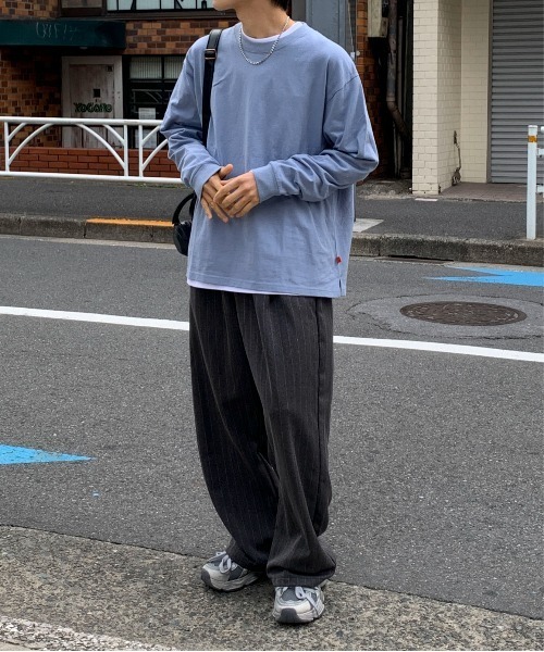 UNIVERSAL OVERALL(ユニバーサルオーバーオール)の「【別注】UNIVERSAL OVERALL/ユニバーサルオーバーオール サイドスリットルーズシルエットビッグロゴロンT(Tシャツ/カットソー・メンズ・ネイビー/ブラック/サックスブルー/オートミール/ホワイト・M/S/XL/L)」の18枚目の写真