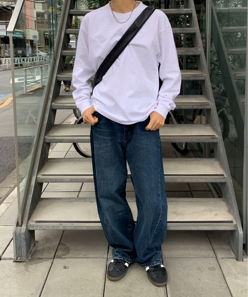 UNIVERSAL OVERALL(ユニバーサルオーバーオール)の「【別注】UNIVERSAL OVERALL/ユニバーサルオーバーオール サイドスリットルーズシルエットビッグロゴロンT(Tシャツ/カットソー・メンズ・ネイビー/ブラック/サックスブルー/オートミール/ホワイト・M/S/XL/L)」の6枚目の写真