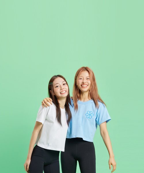 OWURA(オウラ)の「ロゴ2パッククロップTシャツ_ホワイト/スカイブルー(Tシャツ/カットソー・レディース・その他・FREE)」の1枚目の写真