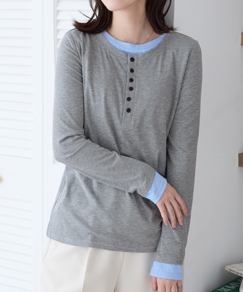 Viola e Viola(ヴィオラエヴィオラ)の「1枚着映えレイヤード風ヘンリーネックリブプルオーバー(Tシャツ/カットソー・レディース・杢グレー/ブラック・M/L/LL/3L)」の11枚目の写真
