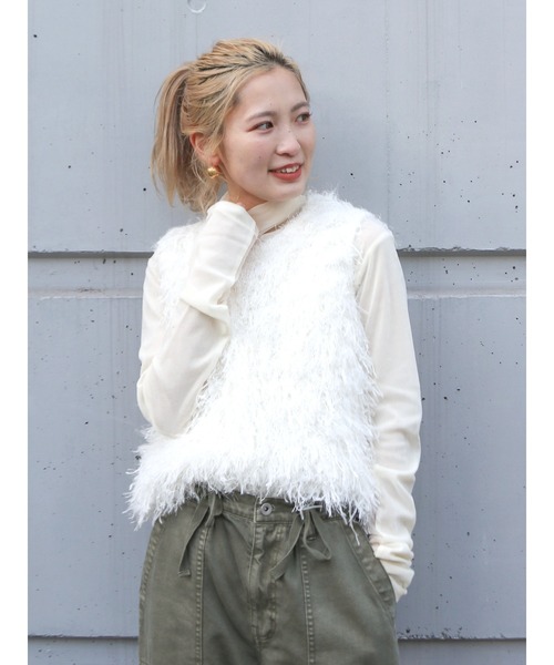 Ungrid（アングリッド）の「フェザーヤーンニットベスト（ニット/セーター・レディース・オフホワイト/ブルー/ブラック・FREE）」の2枚目の写真