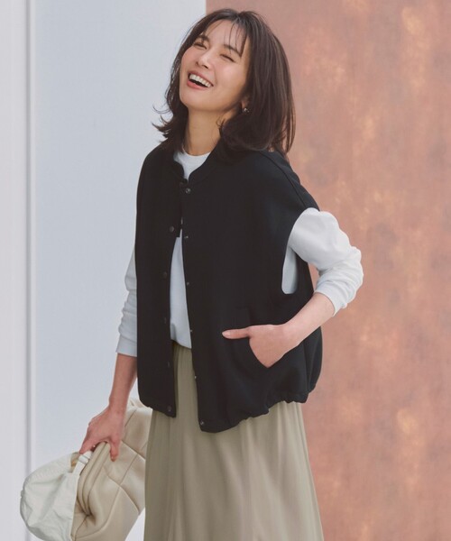 UNFILO(アンフィーロ)の「BEAUTY FORM JERSEY スリーブレス ブルゾン(ベスト・レディース・ベージュ系/ブラック系・X-LARGE)」の3枚目の写真