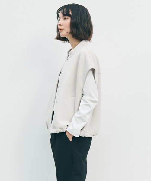 UNFILO(アンフィーロ)の「BEAUTY FORM JERSEY スリーブレス ブルゾン(ベスト・レディース・ベージュ系/ブラック系・X-LARGE)」の7枚目の写真